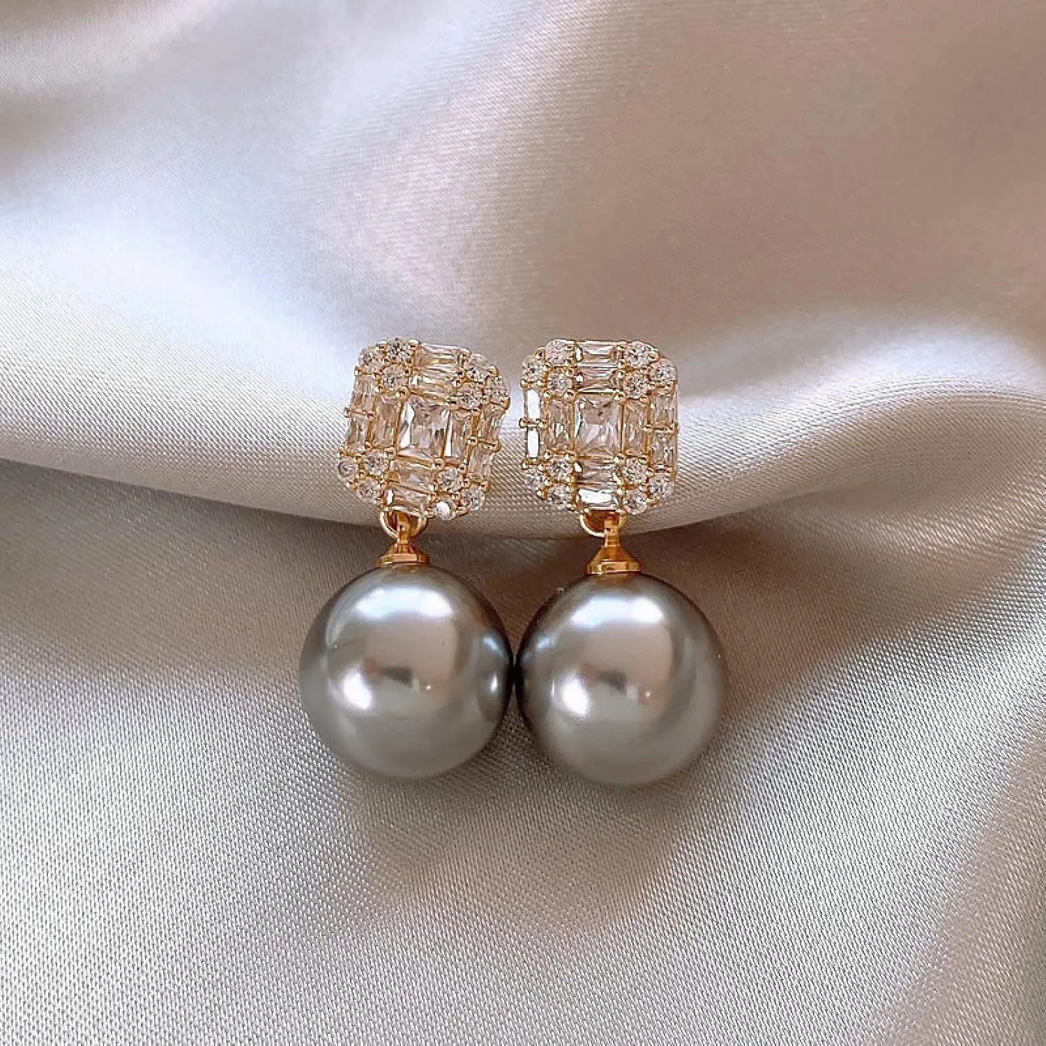 Earrings Set with Zirconia and Pearls