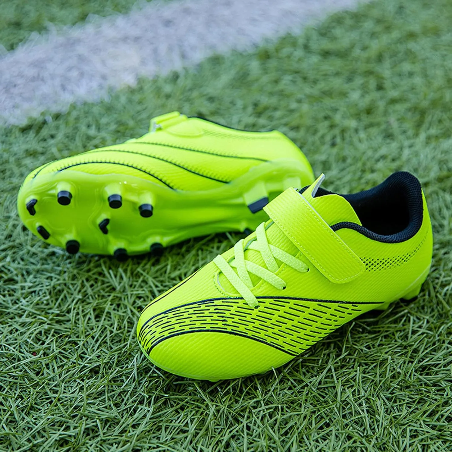 FLIOZY Football Shoes Kids Athletic Soccer Cleats Shoes Boys Girls Competition Training ShoesOutdoor/Indoor Lightweight Breathable Football Boots Sneakers