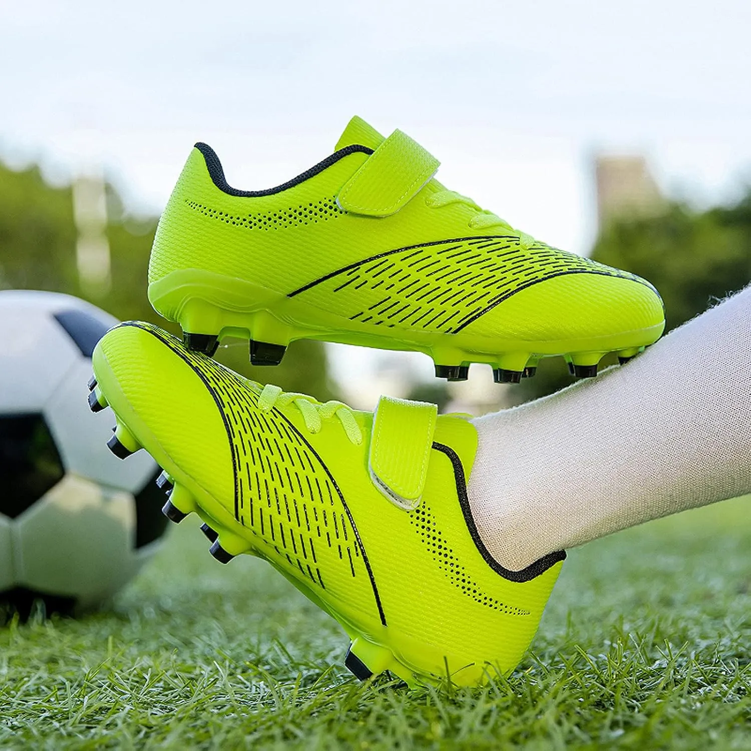 FLIOZY Football Shoes Kids Athletic Soccer Cleats Shoes Boys Girls Competition Training ShoesOutdoor/Indoor Lightweight Breathable Football Boots Sneakers