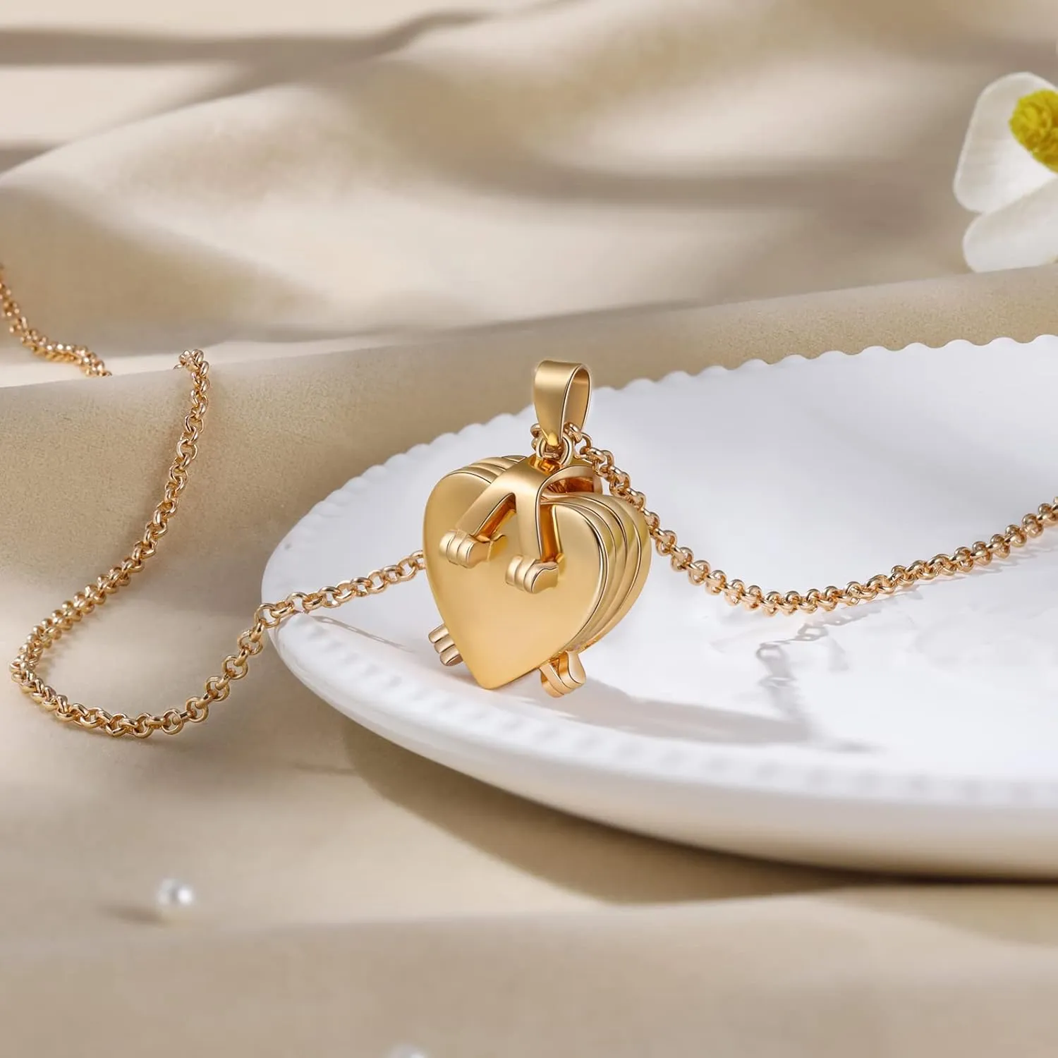 Jewelstruck Updated Personalized Heart Locket Necklace, Gold Locket with Picture Custom for Women Mom Daughter Lucky Four Leaf Pendant Charms Vintage Gifts for Mom Wife Her Birthday Christmas