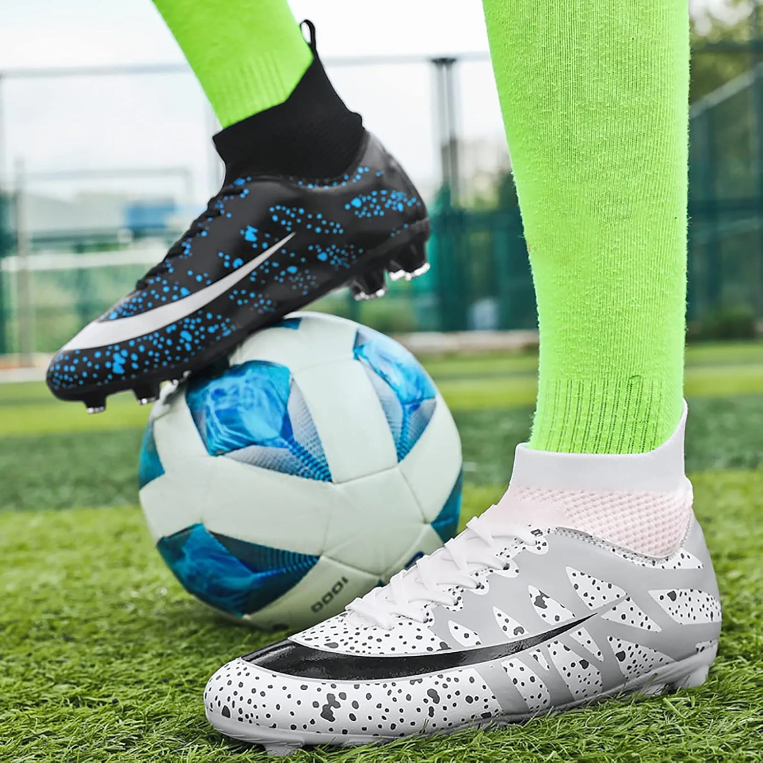 Mens Soccer Cleats Professional High-top Spikes Soccer Shoes Kids Anti-Slip Football Boots Outdoor Indoor Turf Training Football Shoes