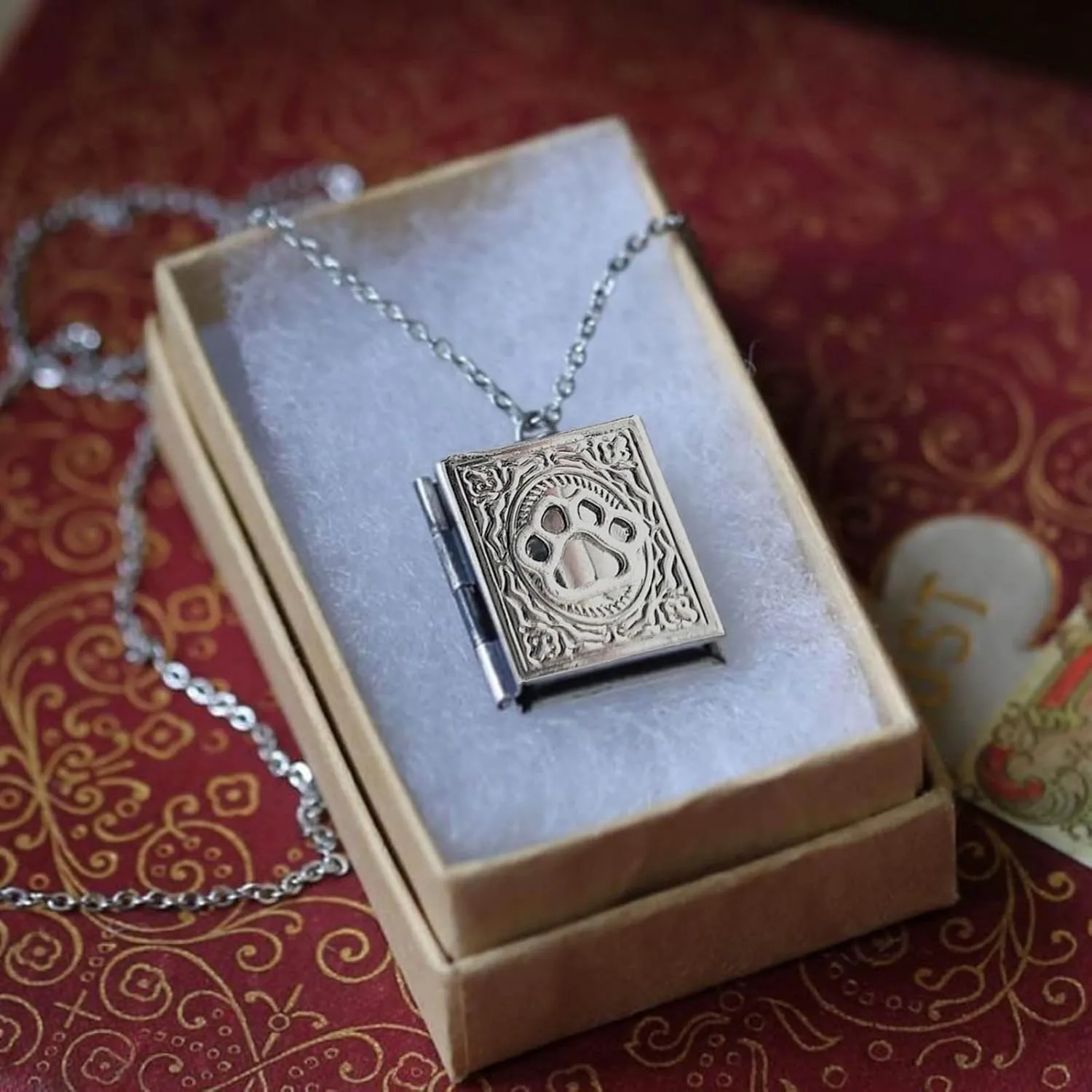 unique Gothic pendant necklace, stylish and personalized book-shaped locket pendant necklace, suitable for daily wear, dating parties